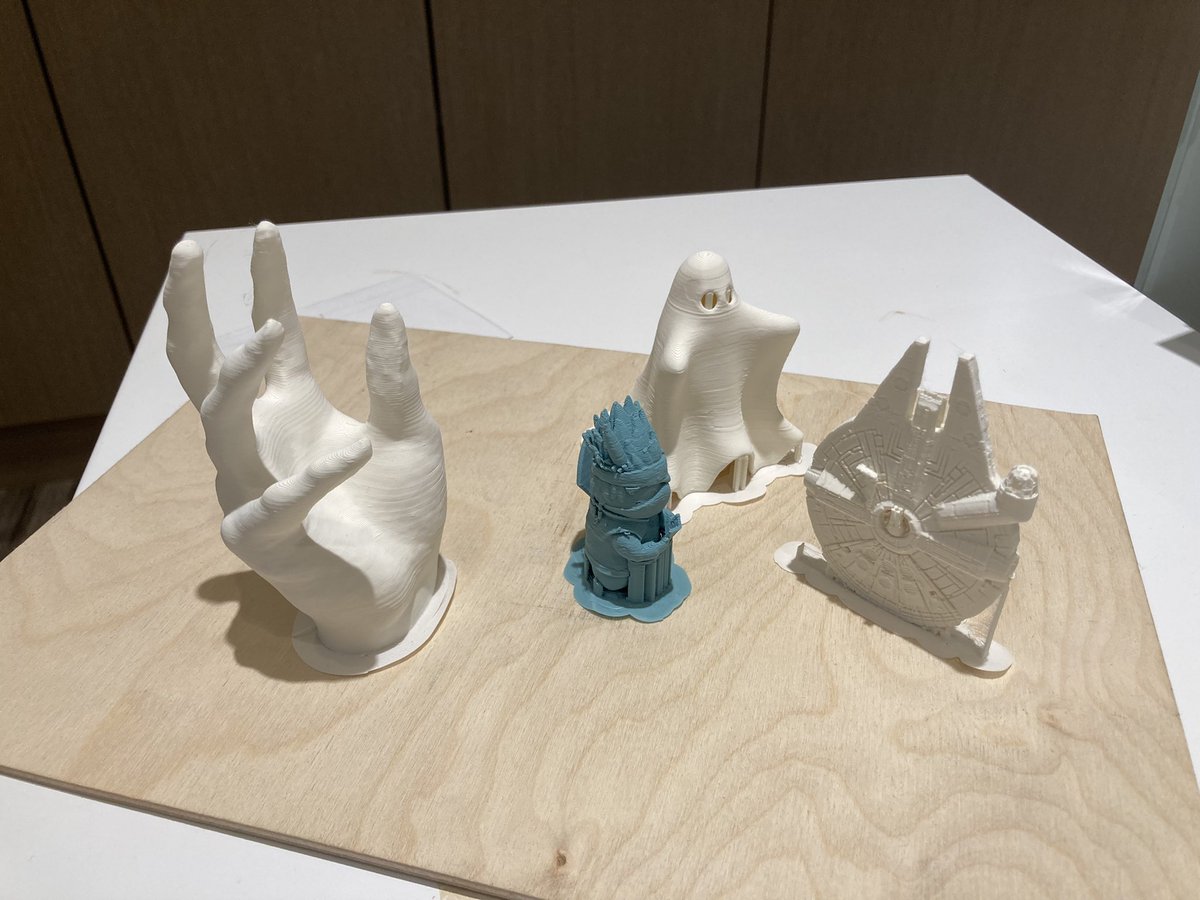 DesigingSteam's tweet photo. How to get students excited learning about #3dmodelling & #3dprinting? Let them experience the joy of printing without the technical hurdles. Combining skills-building as pt. of their #CritA & B to strengthen their confidence to use #3dtech as a tool. #agencyinlearning https://t.co/r0XG04Fn5i