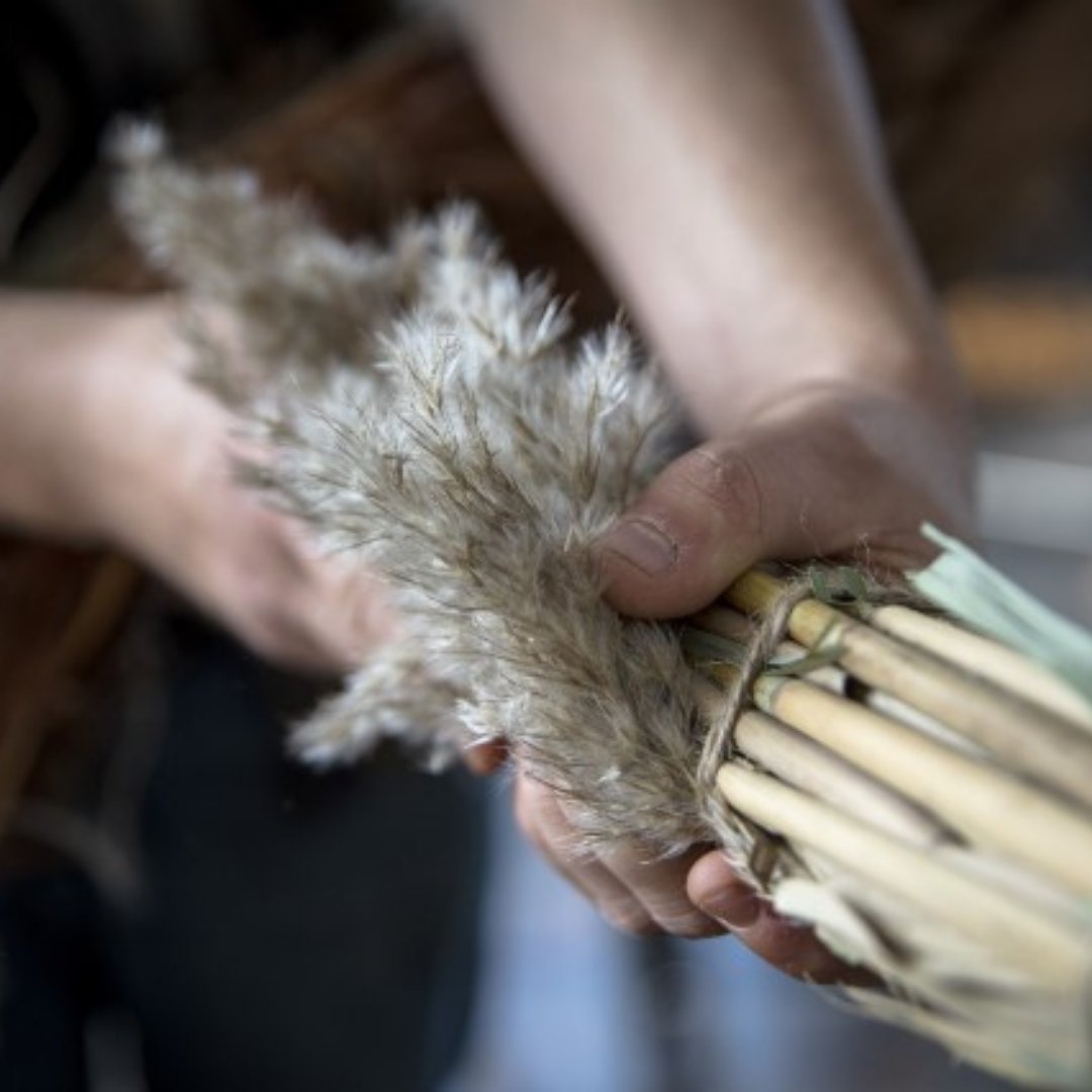 scigallerymel's tweet photo. Join Anaiwan &amp; Gumbayngirr weaver Gabi Briggs for a Melbourne Design Week workshop.  

“Weaving is bigger than the technique... it offers big lessons on sustainability and the importance of centring Indigenous knowledge in the fight for climate justice’. 

https://t.co/uOns63AHR3 https://t.co/ontj7O6jgC