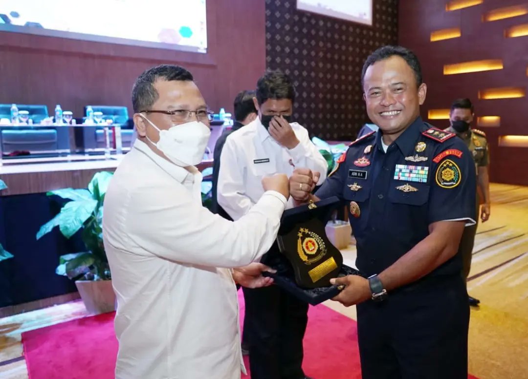 adin_psdkp's tweet photo. Untuk itu dengan diadakannya acara Pembinaan ini, dapat menjadi sarana peningkatan kapasitas Polsus PWP3K dan PPNS sehingga kedepannya akan lebih baik lagi dalam mengawal UU Cipta Kerja di bidang Kelautan dan Perikanan beserta Peraturan Pemerintah turunannya. https://t.co/t0xP8wIqYA