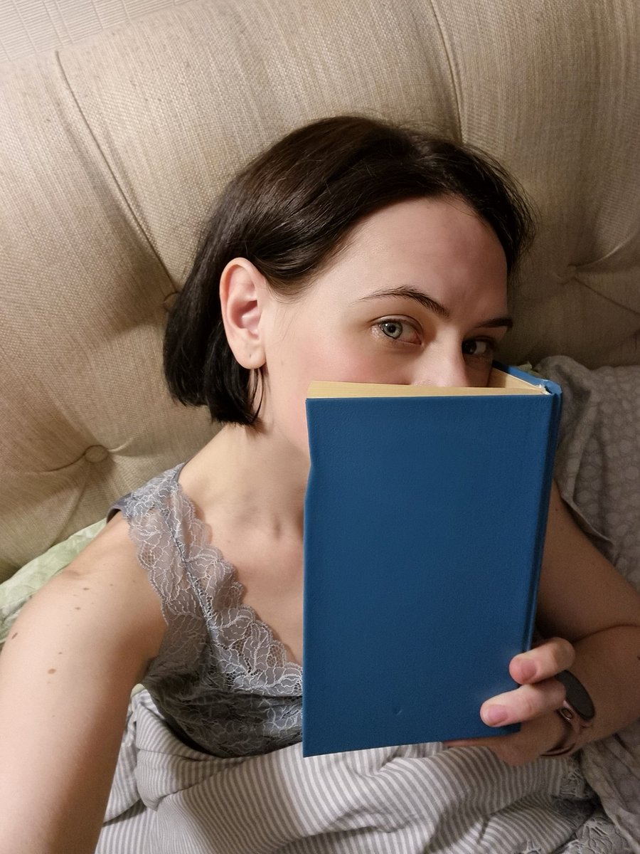 schein07's tweet photo. 10 лет я читала книги в электронном виде. Что-то пошло не так. Ну или так😊 https://t.co/wljRj7t49S
