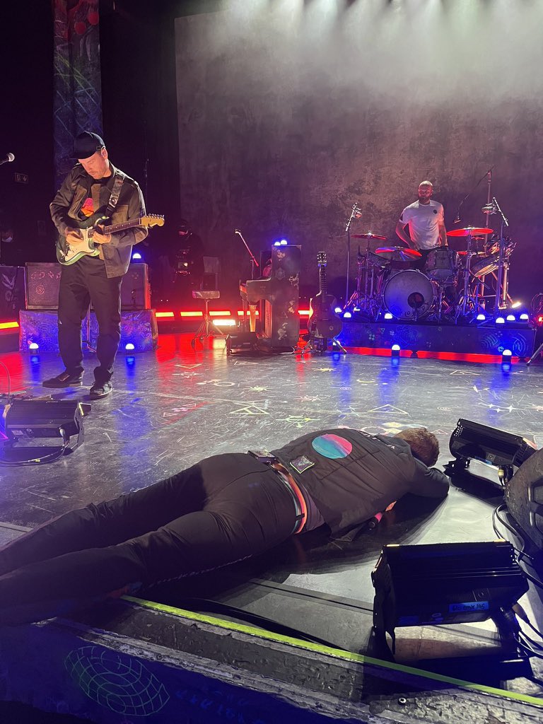 así voy a quedar después del concierto de coldplay.
