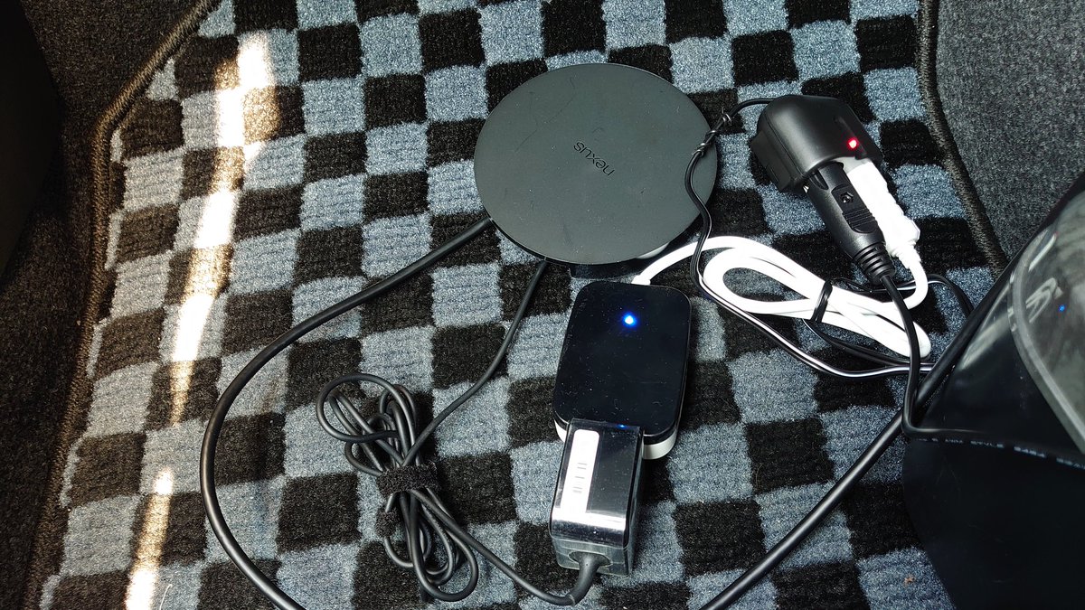 AegisGat's tweet image. カロッツェリアの車載wifiルーターを借りたのでウチで余ってたGoogleの #NexusPlayer を車載してみた。ナビでYoutubeだのTverだのHuluだの観れてめっちゃ快適！
#zc33s #DIATONESOUNDNAVI #NMZMW69D