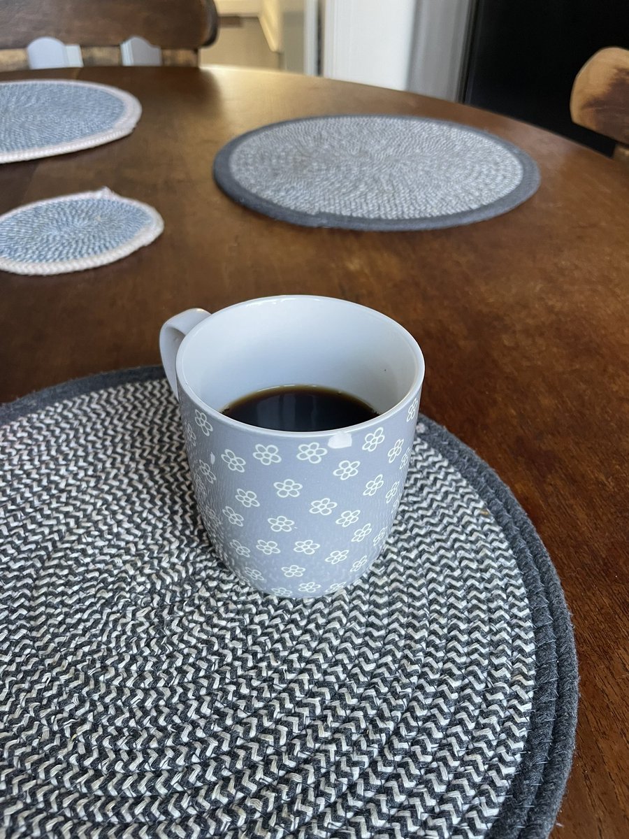 TrishOFlaherty1's tweet photo. @strategywoman Good morning from Cork. Slava Ukraini ☕️ https://t.co/DJ6GmsBpuZ