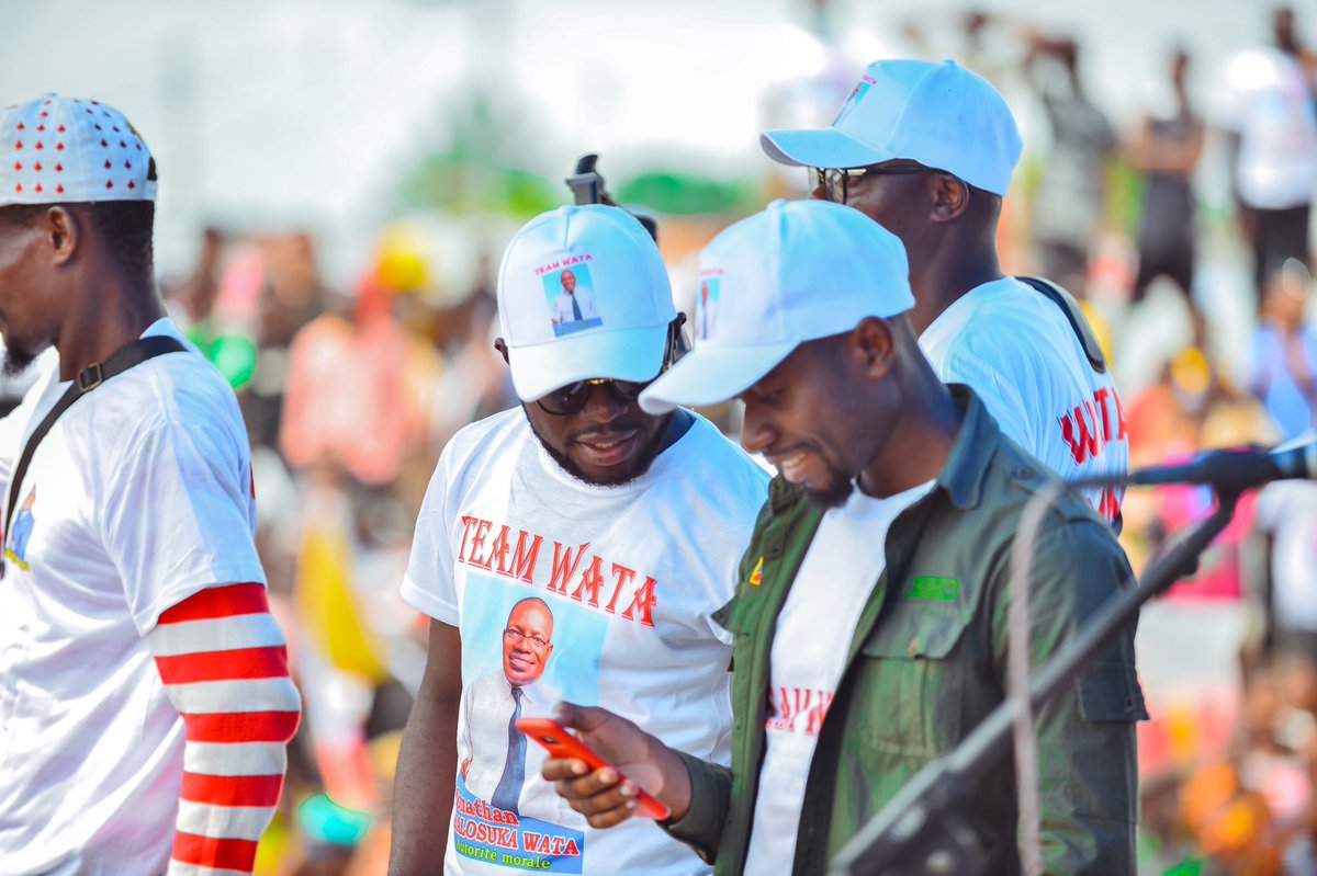 PazMiluta_pm's tweet photo. L’apôtre de province Le Team Wata en action pour chasser les images avec la grande Dame @elysee_odia et @AtutunaD au meeting du grand frère Poutine @jonathan_wata à Masina/ Terrain Municipal https://t.co/vjkVWgSJkX