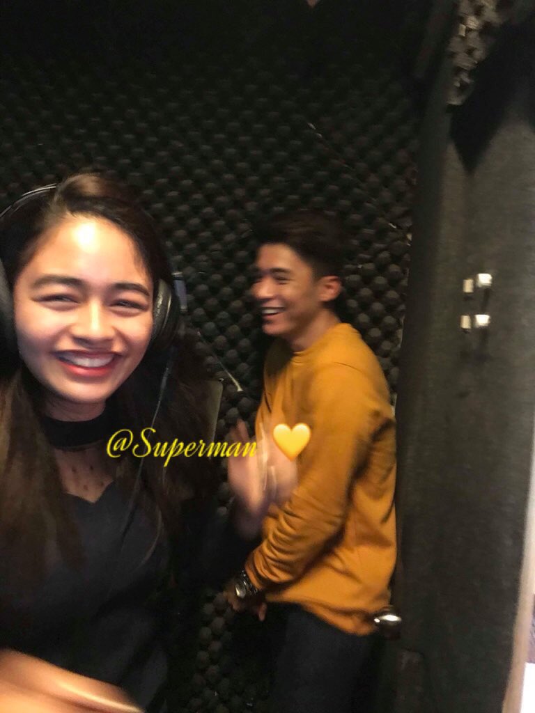 ckmk_13's tweet photo. Napa throwback tuloy ako @iamloved0892 @jhulieVIVE__13 sa mga pictures nila during collab ng Torete at Nothingβs Gonna Stop Us Now ππ
Tapos naka jacket sila, sira ata aircon dyan π€£ππ
@vivoree @imJCAlcantara #JohnVoree https://t.co/WPxtJG41Gs