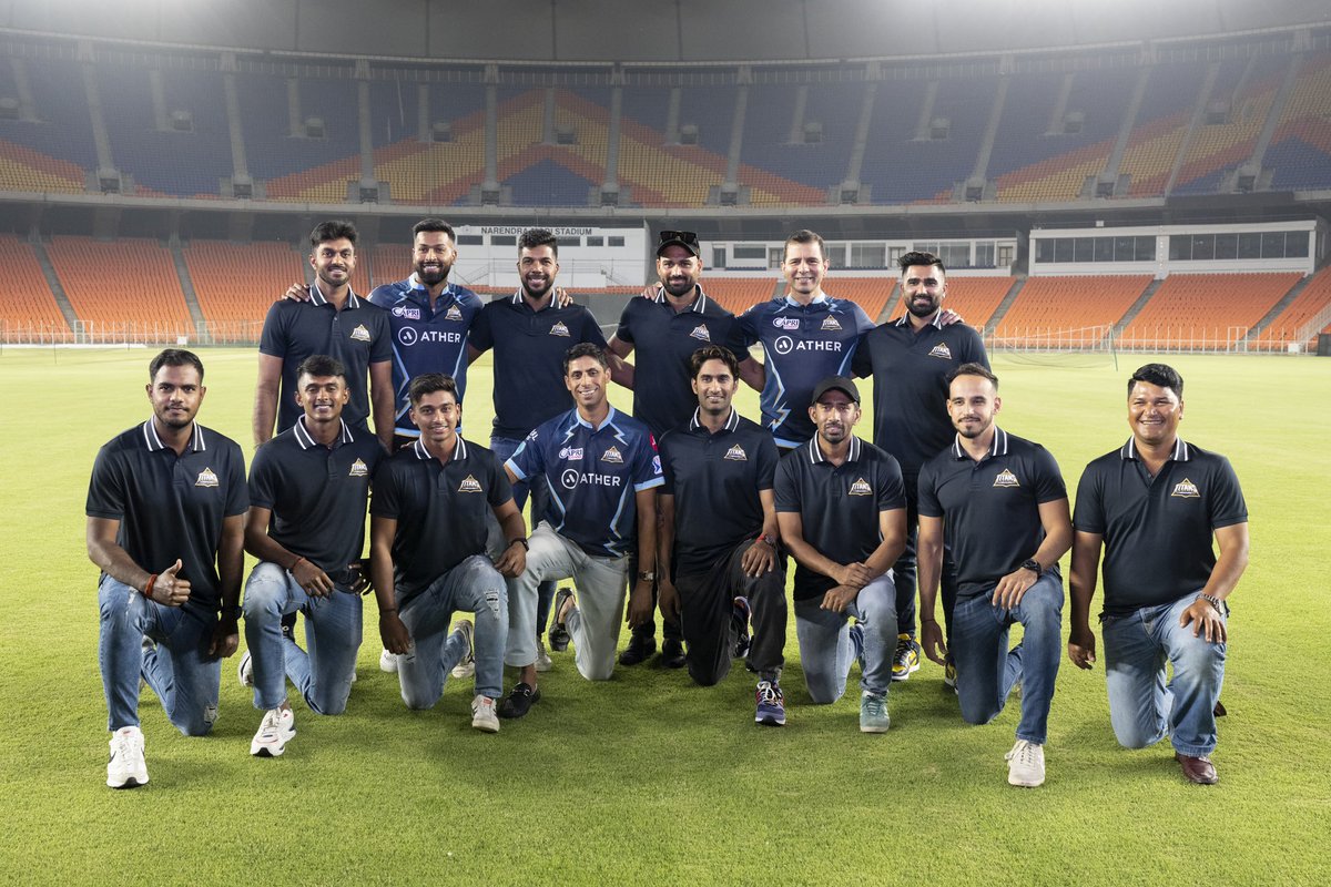 hardikpandya7's tweet photo. Love the new threads, our armour for our first season👌 Let’s get down to work now @gujarat_titans https://t.co/qn5mJeAo3G