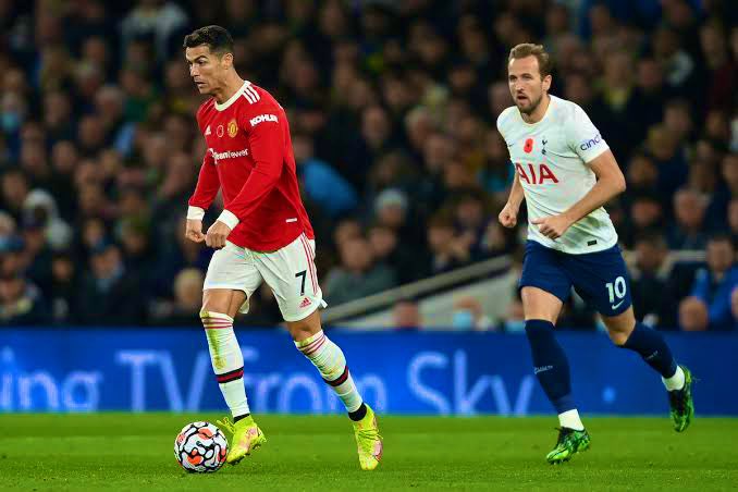 JuveXpress's tweet photo. A 37 year old Cristiano Ronaldo is outscoring a Harry Kane in his prime years, in the toughest league in the world.

#CR7𓃵 https://t.co/1bM4oyu4lE