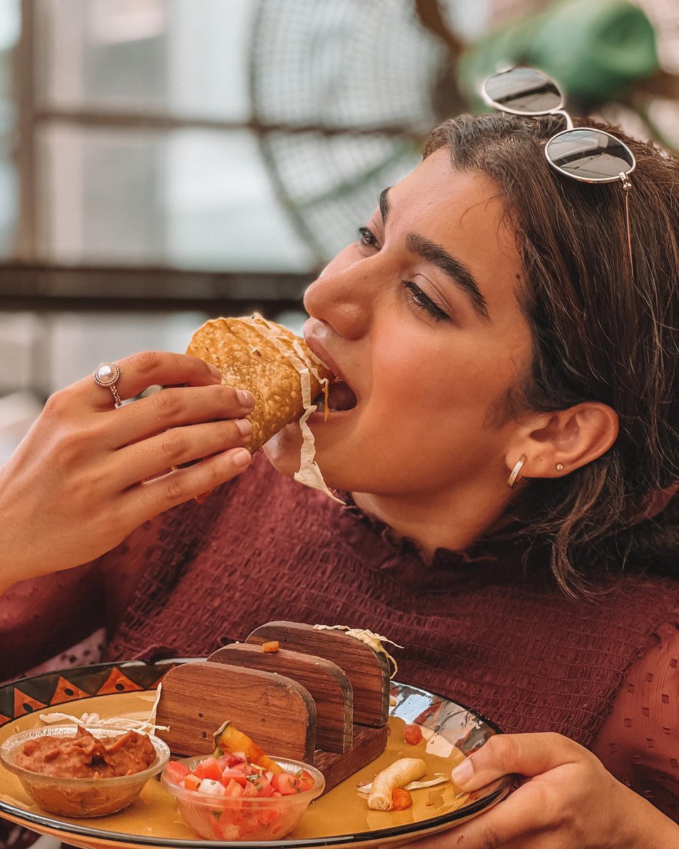 Sruthi showing us how its done! Feed your soul with the best tacos in town. See you at Sanchez 👋

#HappyCustomers #Foodies #Bangalore #Eat