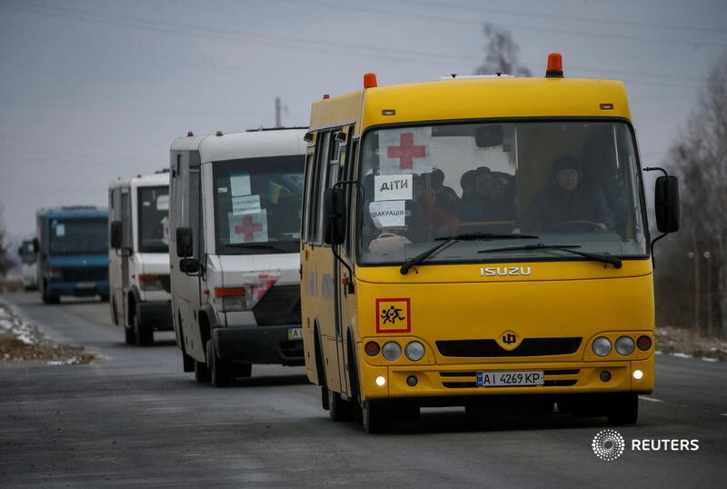 Reuters's tweet photo. Ukraine was able to evacuate more than 5,550 people from front-line cities via nine humanitarian corridors, deputy prime minister Iryna Vereshchuk said in a video statement https://t.co/gLEonTLtm6 https://t.co/NgDTOP67b5