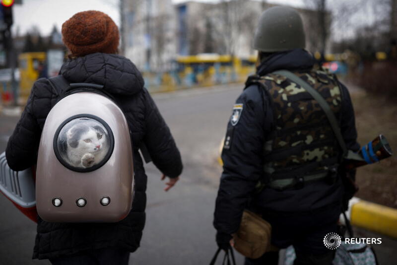 Reuters's tweet photo. Ukraine was able to evacuate more than 5,550 people from front-line cities via nine humanitarian corridors, deputy prime minister Iryna Vereshchuk said in a video statement https://t.co/gLEonTLtm6 https://t.co/NgDTOP67b5