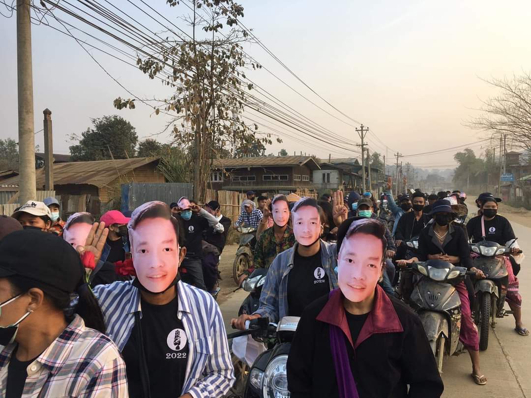 DemoRevoMM's tweet photo. Anti-coup revolutionary strike in Kachin's Hpakant Twp as usual and sent prayers for fallen heroes during revolution.

#2022Mar14Coup #HelpMyanmarIDPs #WhatsHappeningInMyanmar https://t.co/CnUXwfo2yT