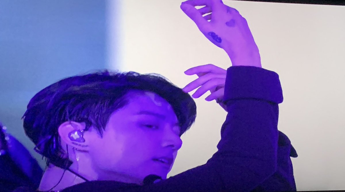 anataekkk's tweet photo. — JK 🍓

 #PTD_ON_STAGE_SEOUL_day3
#BTSARMY #BTS #jungkook https://t.co/KS6pw0rr2V