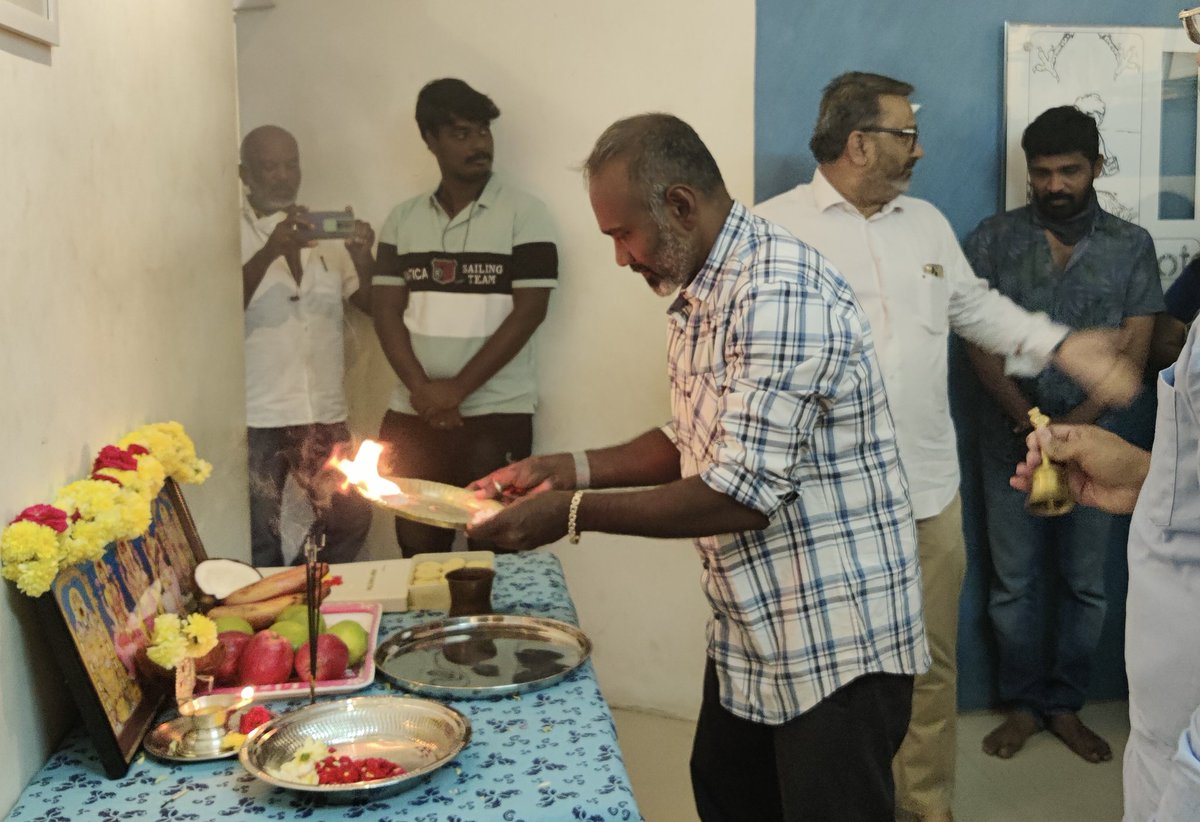 #MazhaiPidikkathaManithan 
#மழைபிடிக்காதமனிதன் 

Dubbing started with Pooja today. Looking forward to the completion of the film soon🏆💪

@FvInfiniti @vijaymilton @vijayantony @bKamalBohra @pradeepfab @lalithagd 💐👍