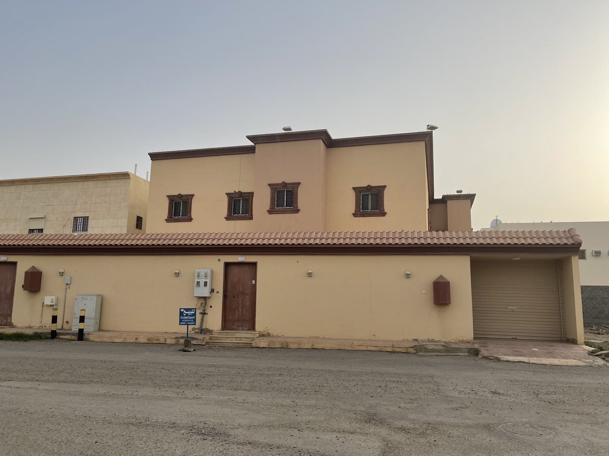 للبيع 
عماره دورين خلف مجمع ابوزيد سنتر 
الصفوة للعقارات 0599888879 0554641200
#الدوادمي  #عقارات_الرياض