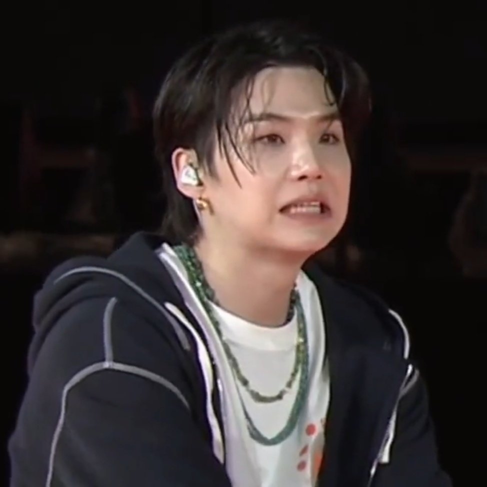 gummysmilelover's tweet image. 😬                                                🙂