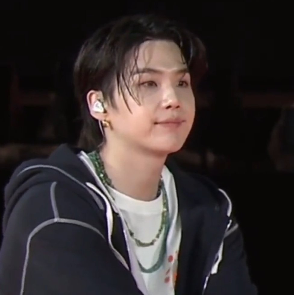 gummysmilelover's tweet image. 😬                                                🙂