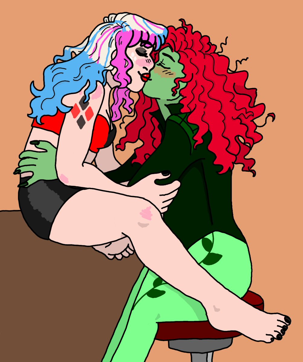 vintagemurderx's tweet photo. collab with my boyfriend, @heresmatthew (more active on https://t.co/T8rXYkuzRu!) he did the sketch for the left and i lined and colored; vice versa on the right! #harlivy #riddlecrow https://t.co/lyEzDRIj44