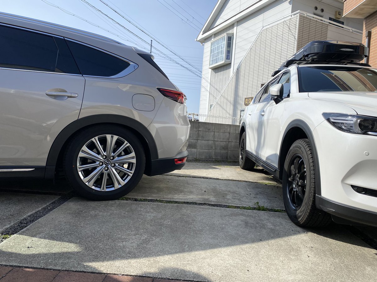 cx8Exclusive4wd's tweet photo. 家の駐車場に8が2台🥺✨
弟の8ルーフカッコいい😚
#cx8
#プラチナクォーツ
#Exclusive
#スノーフレーク
#LPACKAGE
#MAZDA https://t.co/Yy3J1KAI4F