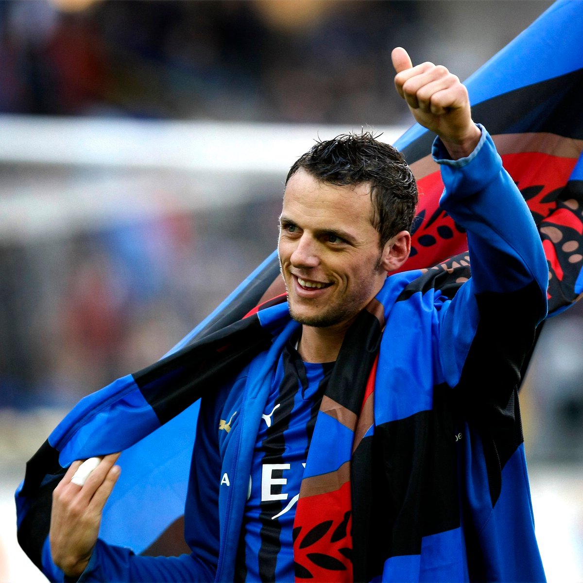 Çois zou vandaag 40 geworden zijn. 💫
Voor altijd in ons hart! 💙🖤 #YNWA