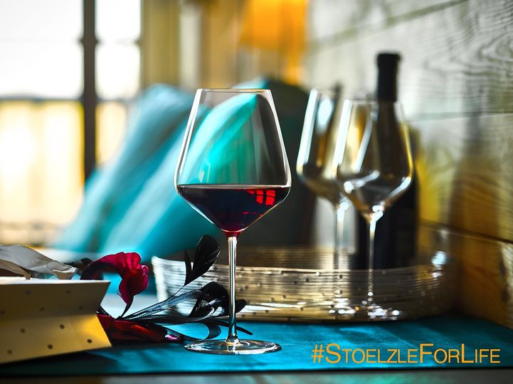 WalkingMatters's tweet photo. It's time to #getbacktogether with family, with friends – or simply with ourselves. Why not pour a glass of your favorite #wine and start your week off right? @StolzleUSAGlass's new STARlight #wineglass collection can help with all of that.
#TabletopMatters
#BornInFire https://t.co/Od1VXCTj6F