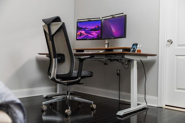 Odin_lake's tweet photo. ✌️Ergo Art 643 is definitely the most popular choice for home office.
📷 by @sampakpak . Minimalist style chair &amp; home office setup.
#odinlake #officesetup #officesetups #chairsetup #ergonomicchair #ergonomic https://t.co/RnNFaTkr5b