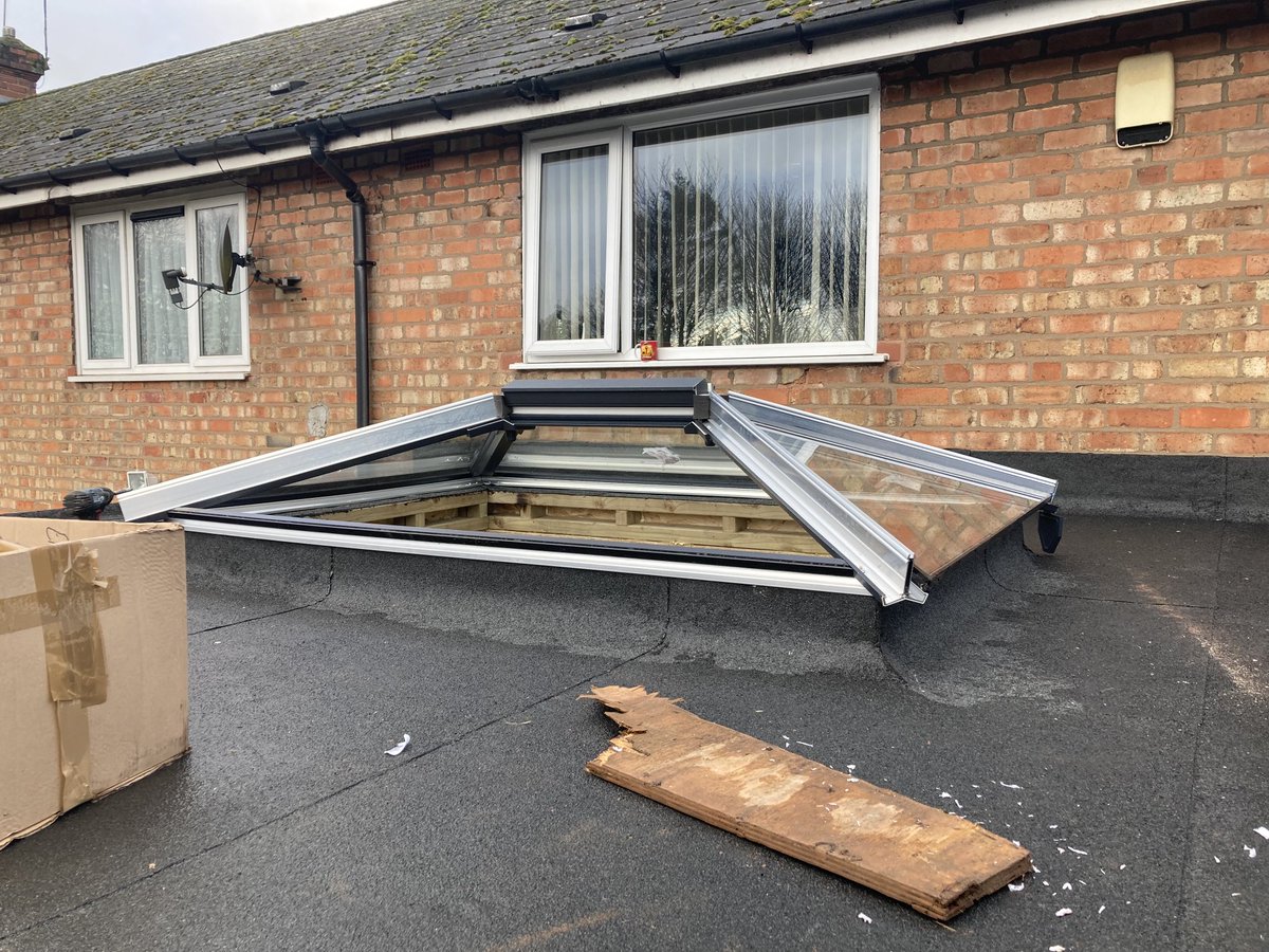 SMCwindows's tweet photo. #lanternroof #skypod #happycustomer https://t.co/xASGHRFr9Q