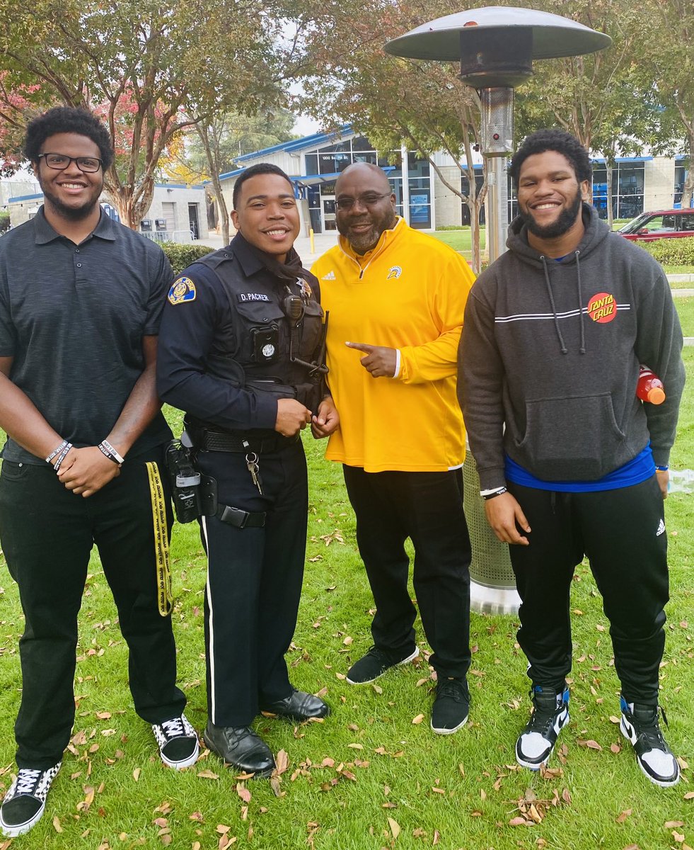 RealCoachCarter's tweet photo. I would do anything to see that smile again 😊 Rest Easy ⁦@Pack2Uno⁩ Keep Smiling down on us 🙏🏾🙏🏾 I Miss U ❤️#ProudCoach #Salute ⁦@SanJoseStateFB⁩ ⁦@SanJosePolice⁩ https://t.co/aQEiUd4Xpc