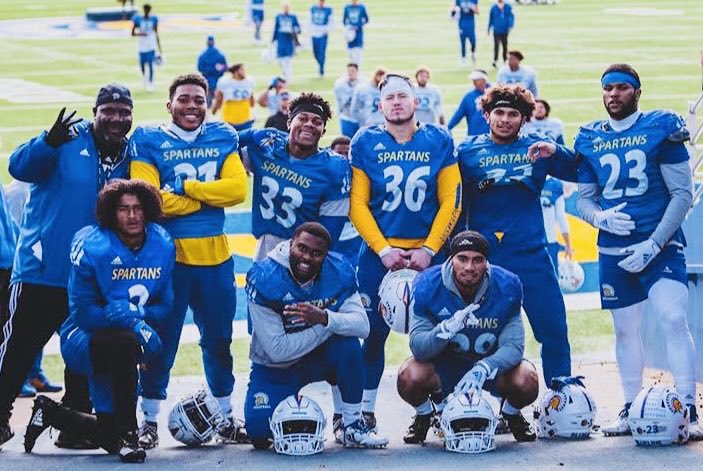 RealCoachCarter's tweet photo. I would do anything to see that smile again 😊 Rest Easy ⁦@Pack2Uno⁩ Keep Smiling down on us 🙏🏾🙏🏾 I Miss U ❤️#ProudCoach #Salute ⁦@SanJoseStateFB⁩ ⁦@SanJosePolice⁩ https://t.co/aQEiUd4Xpc