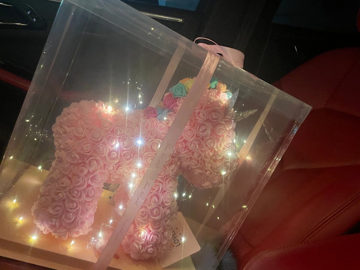 Nana08033835's tweet photo. We celebrated our birthdays together last year, and this year's birthday is coming soon. We still remember the day and look forward to that day this year.🎂🎂🥂🥂 https://t.co/7ti00uh38w