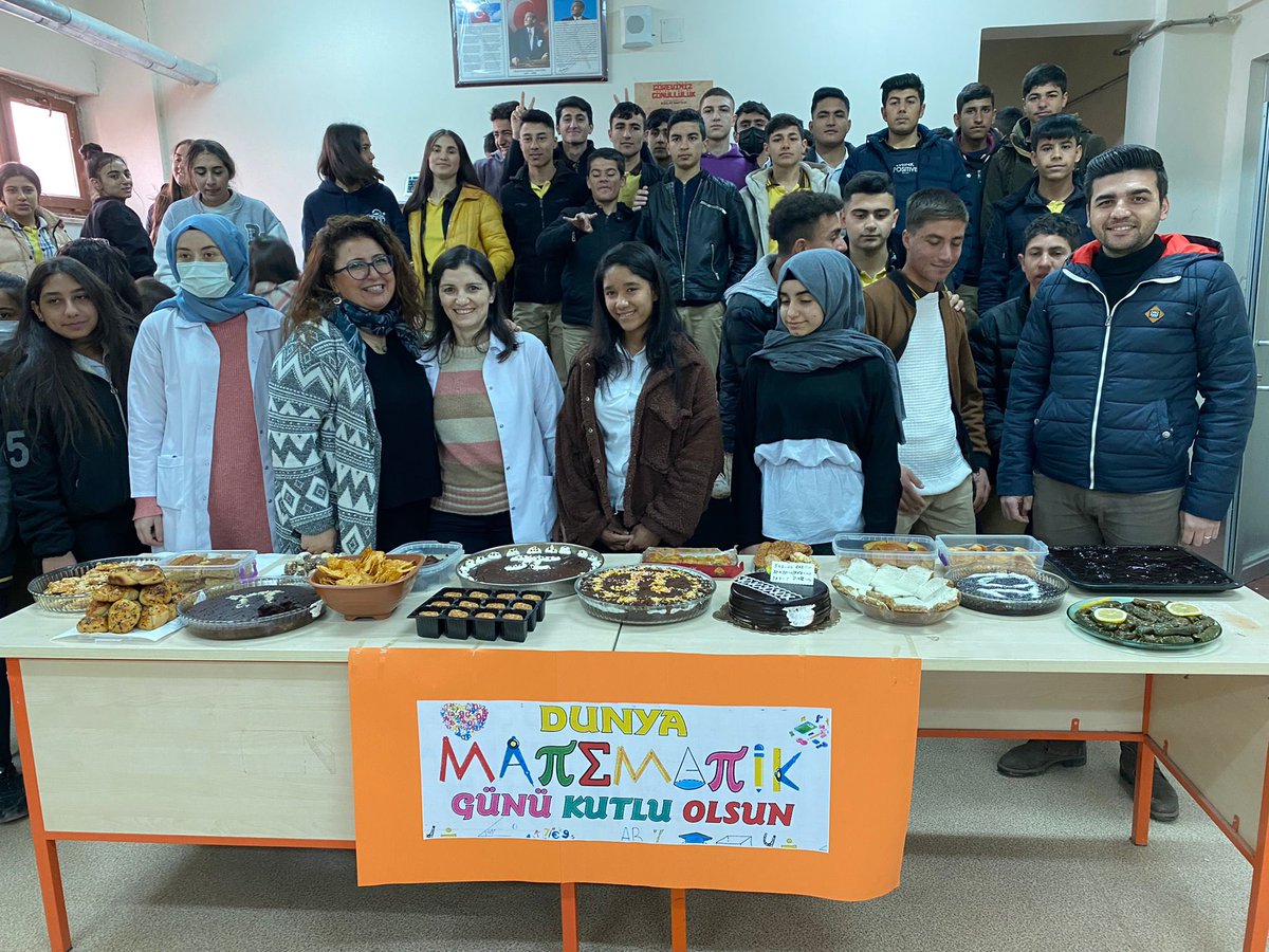 14/03/2022 tarihinde okulumuz Matematik öğretmenleri ve öğrencilerimiz eşliğinde Dünya Matematik Günü okulumuz konferans salonunda kutlandı. Emeği geçen tüm öğretmenlerimize ve öğrencilerimize teşekkürler.. Dünya Matematik Günü kutlu olsun.