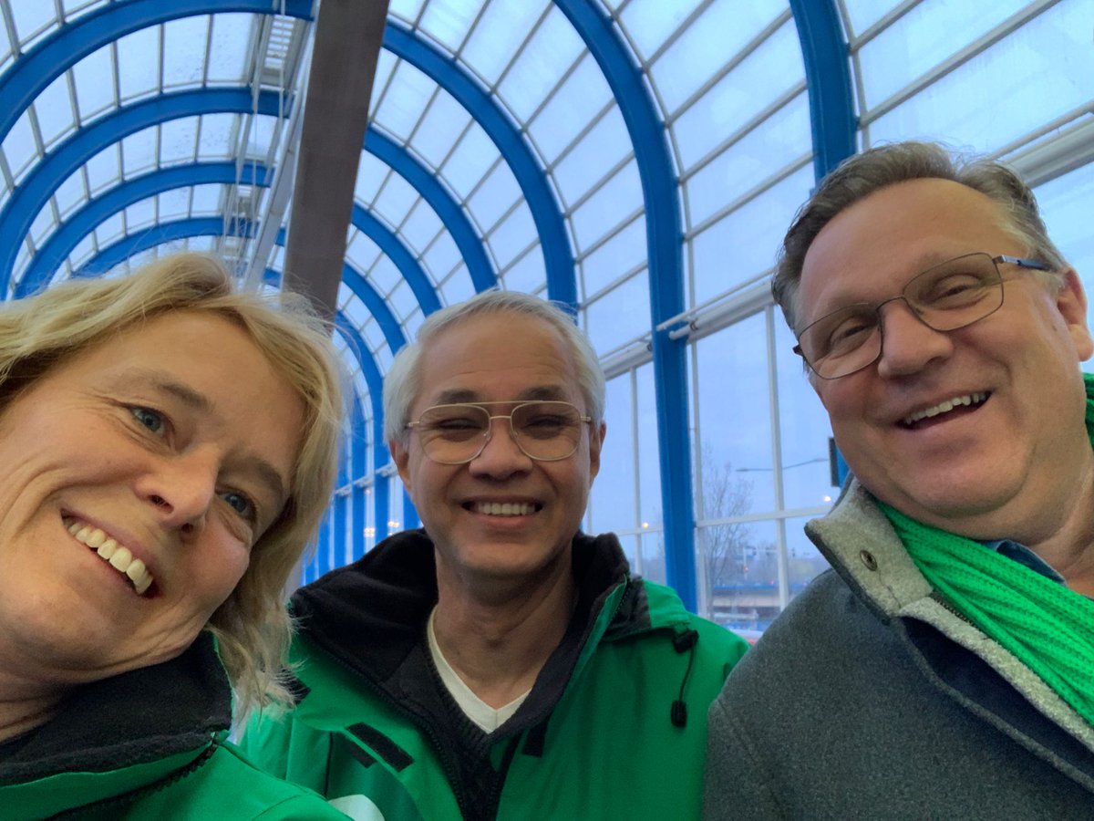 CDAZoetermeer's tweet photo. Een hele goedemorgen! De stembus is geopend 🗳 Tot woensdagavond 16 maart 21.00 uur kan er gestemd worden.Wij zijn weer vroeg uit de veren en zullen tot het laatste moment campagne voeren. Stem op CDA Zoetermeer, lijst 5.#zijaanzij #teamingeborg https://t.co/9lOPMqEehk