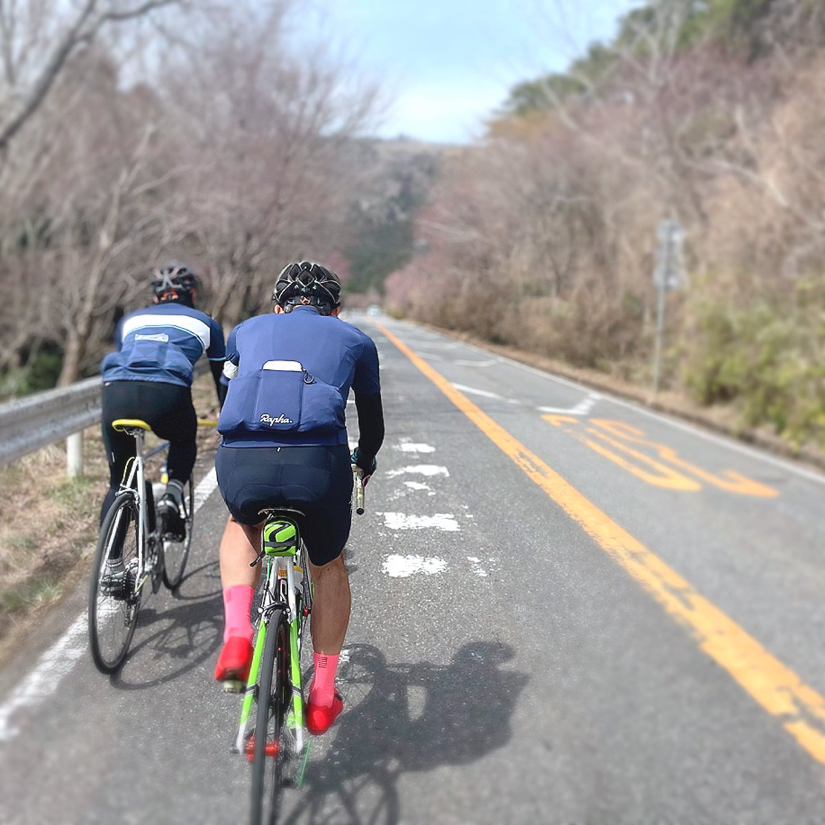 496CYCLO's tweet photo. CYCLOは店主がサイクリスト🚴♂️
日曜日はDonuts Lovers🍩と筑波山ライド
真っ平らな千葉県北西部ですが、富士ヒルに向けて少しカラダを斜めにしてヒルクライム
春めいた筑波山を華やかな自転車とサイクルジャージで駆け回りました
もっともっと広がって欲しいドーナツの輪🍩
#circleofdonuts https://t.co/2tz8D1hDph