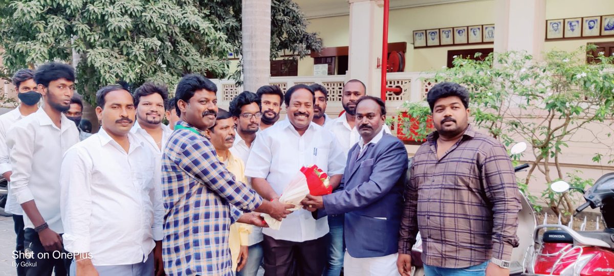 ADMMK_MADURAI's tweet photo. சென்னையில் #பொதுச்செயலாளர்♥️

எங்கள் திராவிட இயக்க #ஆசானை வரவேற்றபோது❤❤❤

அதிமமுக வடசென்னை மாவட்டம் 

#ADMMK | #அதிமமுக | #Pasumpon_pandian | https://t.co/onXnQbEXPZ
