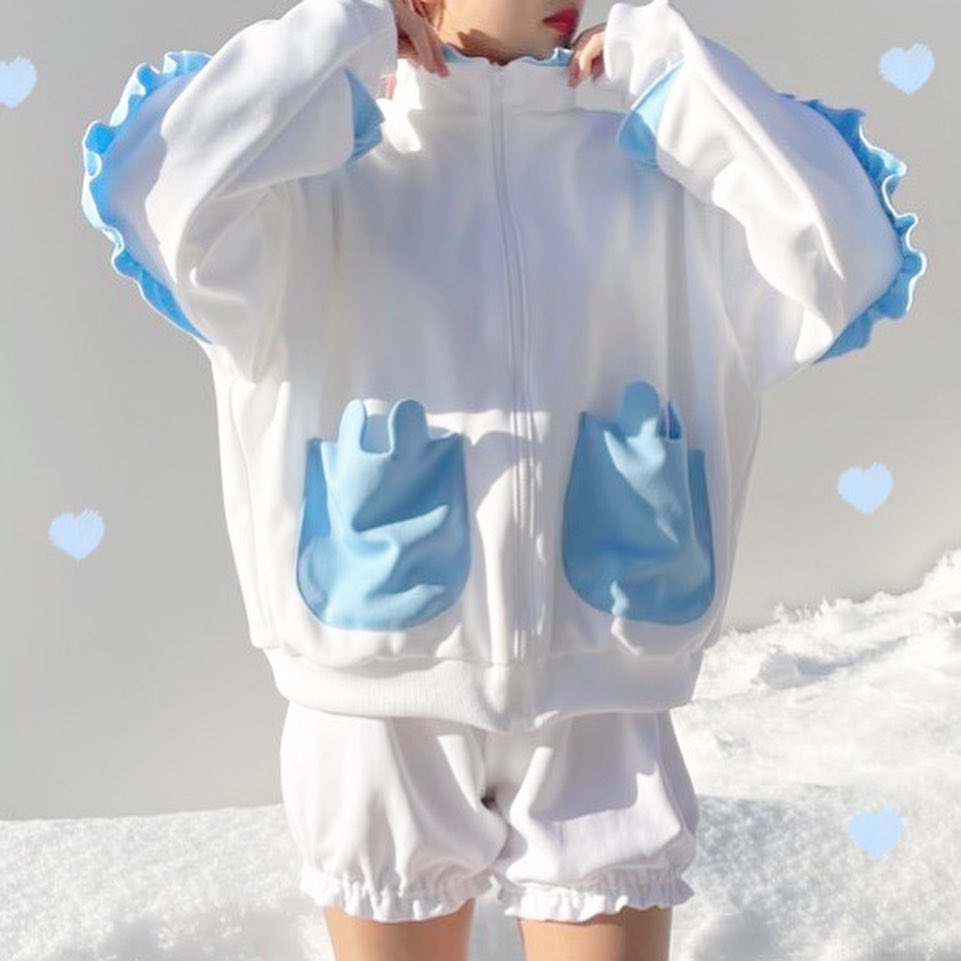 hii__333's tweet photo. やっぱりインスタとかsnsをみてると自分が作る服より遥かに可愛い服とか溢れててすごく自信無くしたりする🤫
今はsnsがあるから人と比べちゃう事が多いけど人と比べる必要ないからネミンナ！
ひよりももっとデザインの幅広くして技術身につけてがんばる！ https://t.co/NkUTMmgMbe