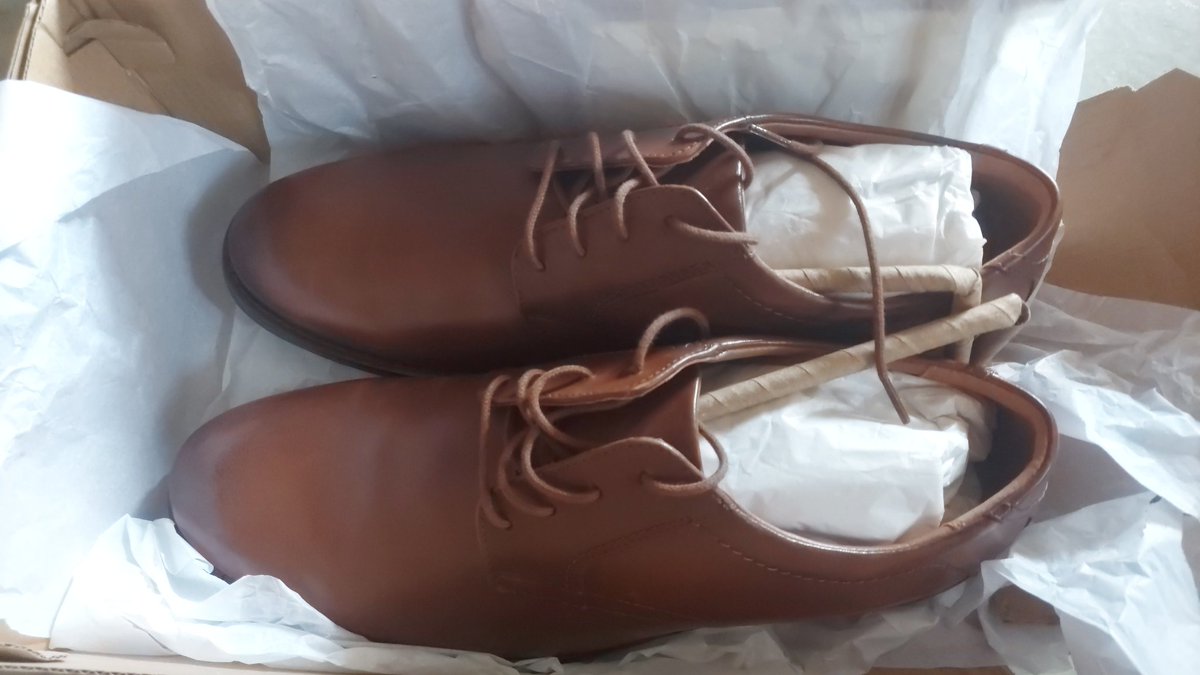 AjayJos77870907's tweet photo. I too definitely have an extra inch🤪 @Twinkle97003036 and I hv a serious problem with that @amazonIN delivered me an extra inch wide @clarksshoes which R always pointed. Apparently the @amazonIN executives R 2 busy to replace them/update. @AmitAgarwal req u 2 resolve the issue. https://t.co/2YGGjdrRPv