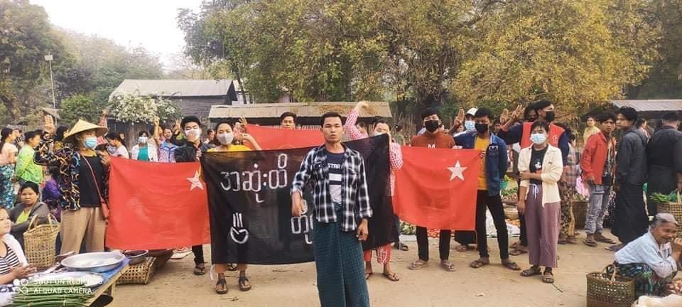 KYITHAR95368969's tweet photo. Residents from a villages of #Salingyi Twp, #Sagaing , staged a marching strike to protest against the #MilitaryDictatorship on March 14.

#HelpMyanmarIDPs
#2022Mar14Coup
#WhatsHappeningInMyanmar https://t.co/D46iD6SaIV