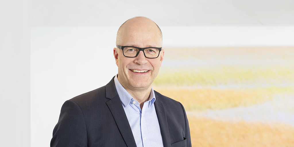 Tulevaisuuden ennakointi on vaikeaa, mutta välttämätöntä. Laaja skenaariotyö teki näkyväksi mahdollisia kehityssuuntia, joihin meidän #pohjolanvoima’ssa on varauduttava. Lue tj:mme <a href="/ITykkylainen/">Ilkka Tykkyläinen</a> blogi. Kysyimme, entä jos. #skenaariot #energiatulevaisuus pohjolanvoima.fi/blogi/skenaari…