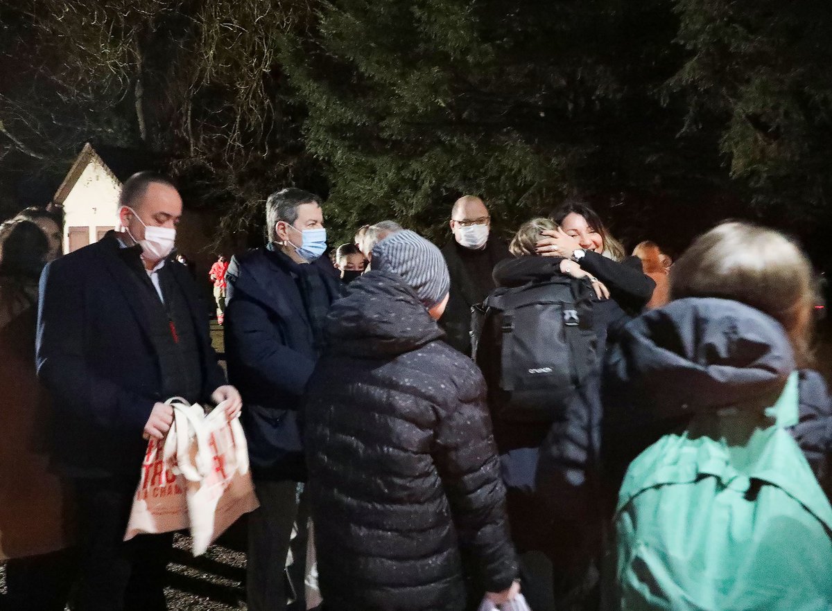 VilledeTroyes's tweet photo. ACCUEIL DES UKRAINIENS À TROYES 🚌🇺🇦
Après être parti de #Lviv samedi, ville frontalière ukrainienne, le car #Collard transportant 50 Ukrainiens est arrivé à #Troyes dimanche soir aux alentours de 23h. 1/3
#solidarité #ukraine https://t.co/YX5JZj8qoO