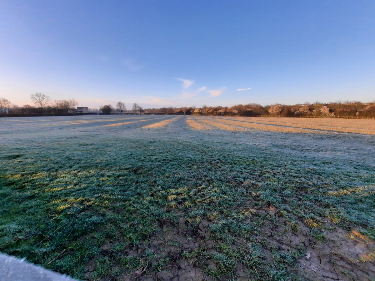 RuralNethercote's tweet photo. A cold start in rural #Nethercote #Banbury the frost &amp; rising sun show the well preserved medieval ridge &amp; furrow 

The sun is a reminder that spring is on its way as the birds sing loudly whilst the rabbits hop about their days

Please sign our petition 

https://t.co/kc76jYqcoC https://t.co/8hNdSWOCrp