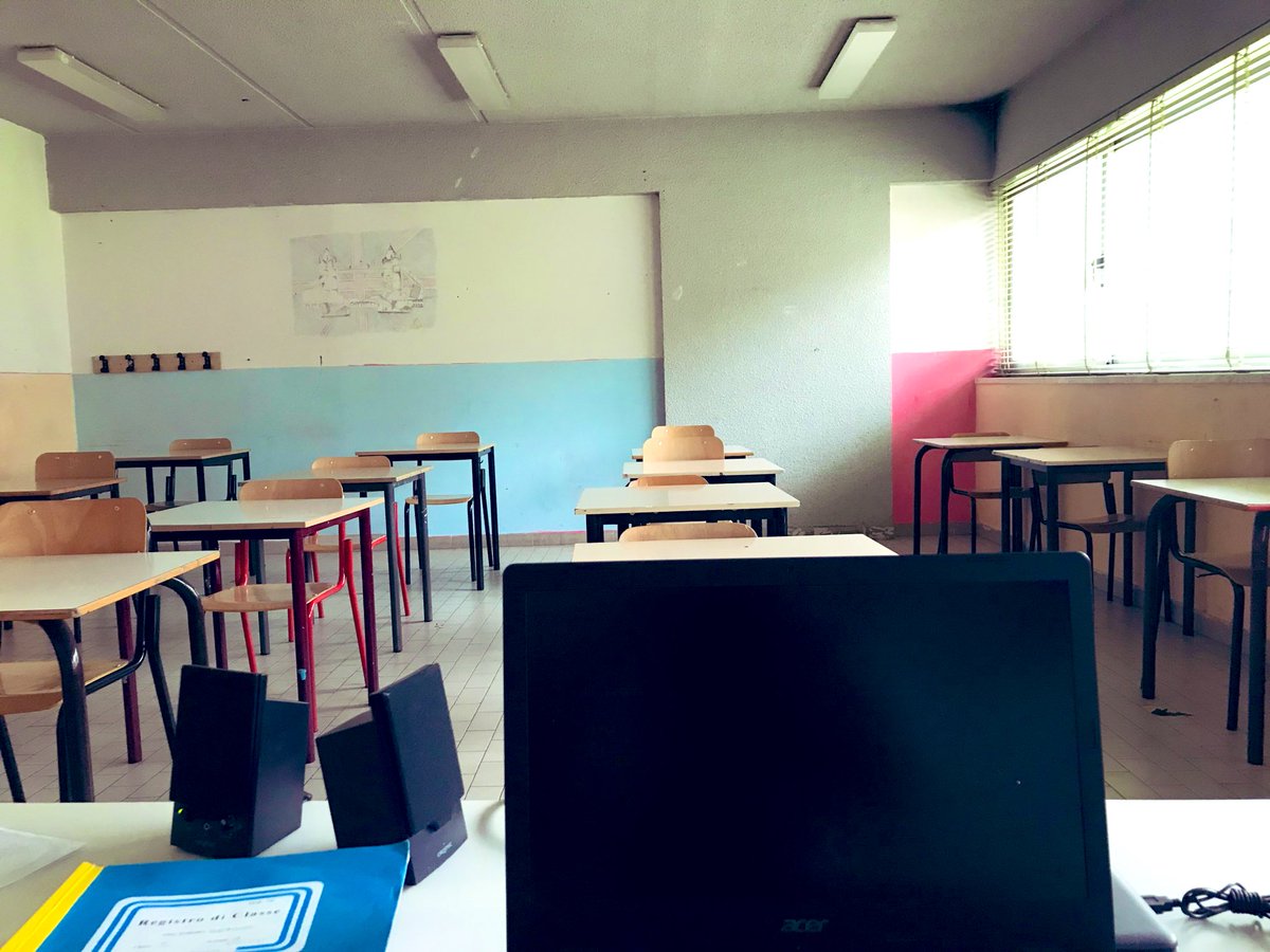 contssabrunilde's tweet photo. I #centogiorni #maturità2022 #classequinta https://t.co/F72M9aBRxo