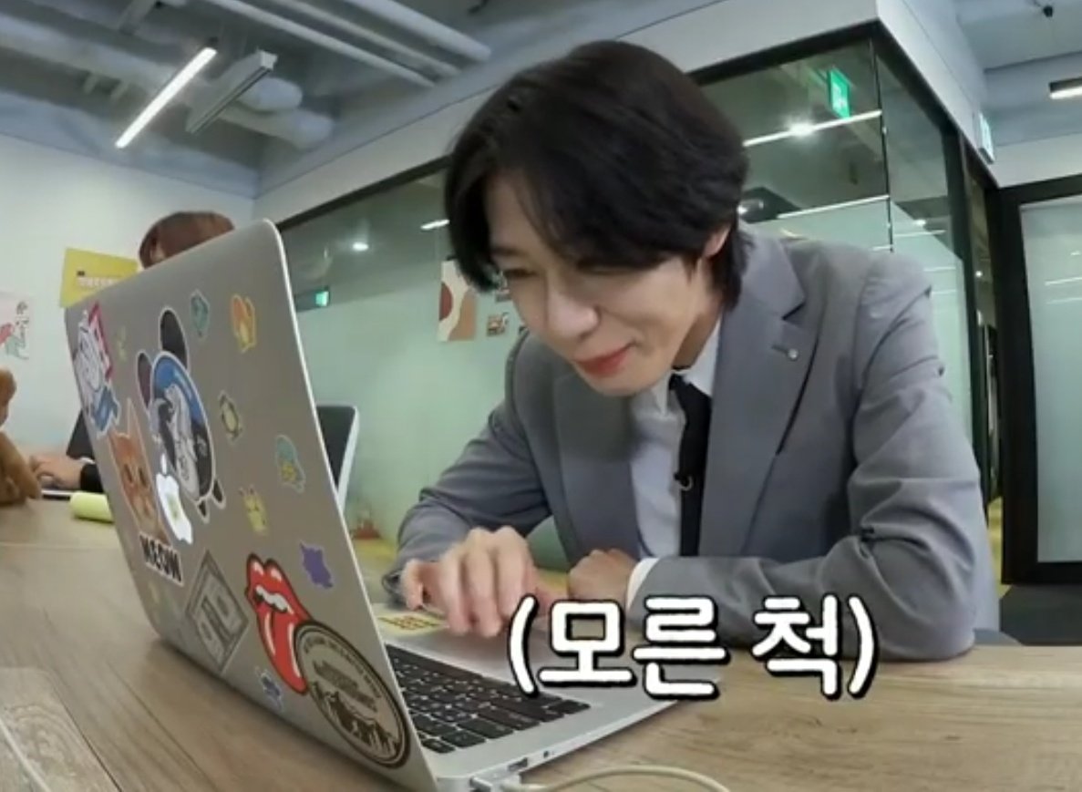 Hi!
Today, I start my internship so it's going to change the time I'm usually post things.
e.g. i won't be available for Idol radio at real time.
I'll be active as always but with other schedule☺️
Have a nice week and take care 💚