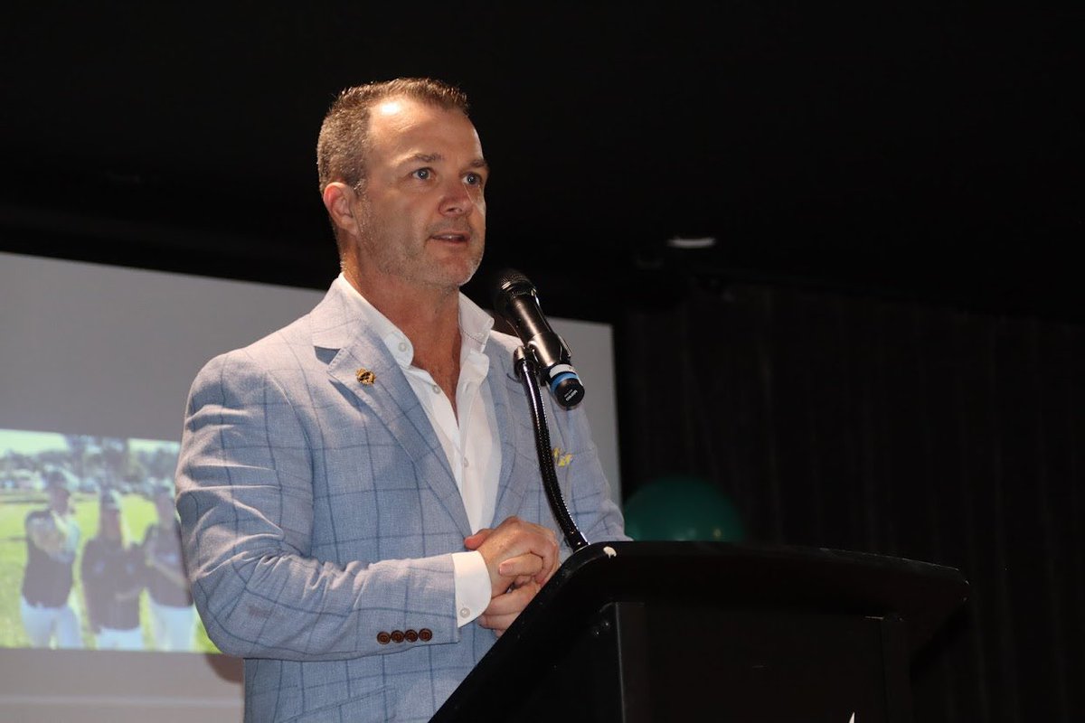 glenhawke's tweet photo. “Ladies and gentlemen, good evening and welcome……”
Can’t begin to explain how good it’s been getting back behind the 🎤 again.
#mc #host #hosting #announcer #announcing #worklife #goodtobeback #helloandwelcome https://t.co/Gf3wk25eCw