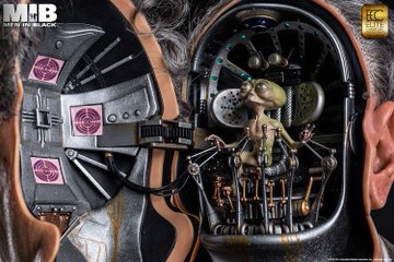 虫嫌いは閲覧注意 メンインブラックのあらすじと見所は ゴキブリ男の行動も考察 Tomo S Log