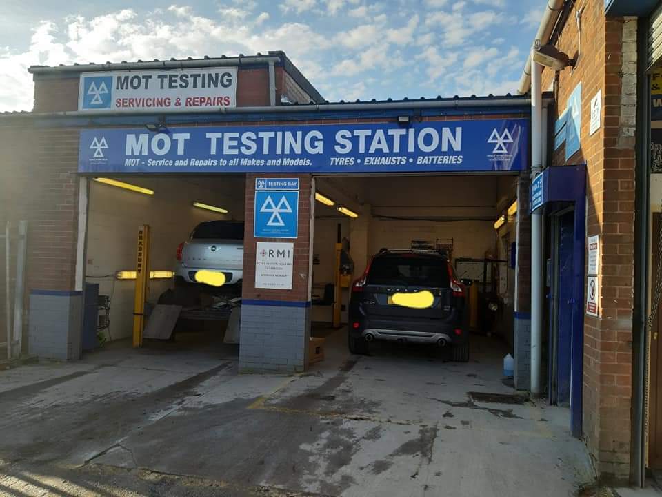 standishautobod's tweet photo. Open for MOT tests #MOTstation #serviceandrepairs #tyres #bodyshop for all your motoring needs https://t.co/xkoyJiht2r