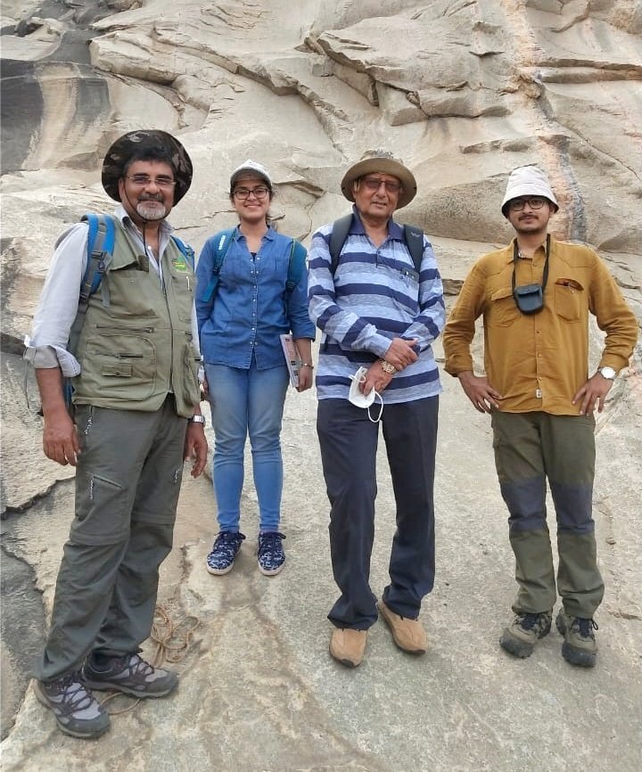 INDeep_earth's tweet photo. Had a great time with Prof. Somnath Dasgupta and Prof. Sankar Bose during my MSc dissertation fieldwork in the Eastern Ghats Province. Mg-Al UHT granulites are such a fantastic rock to see (and to work with, ofcourse)! 😁🥳 

#metamorphicpetrology #fieldwork https://t.co/kSf9AzEs01