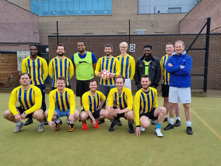 christs_school's tweet photo. Christ’s School Staff Football Team lining up ready for their first foray into competitive inter school football on Friday! The staff took on staff from SRRS, OP, Hampton Boys and Teddington in tonight’s 7aside tournament being held at Orleans Park!
#warmup #workonmonday https://t.co/uZvdAUSaUS