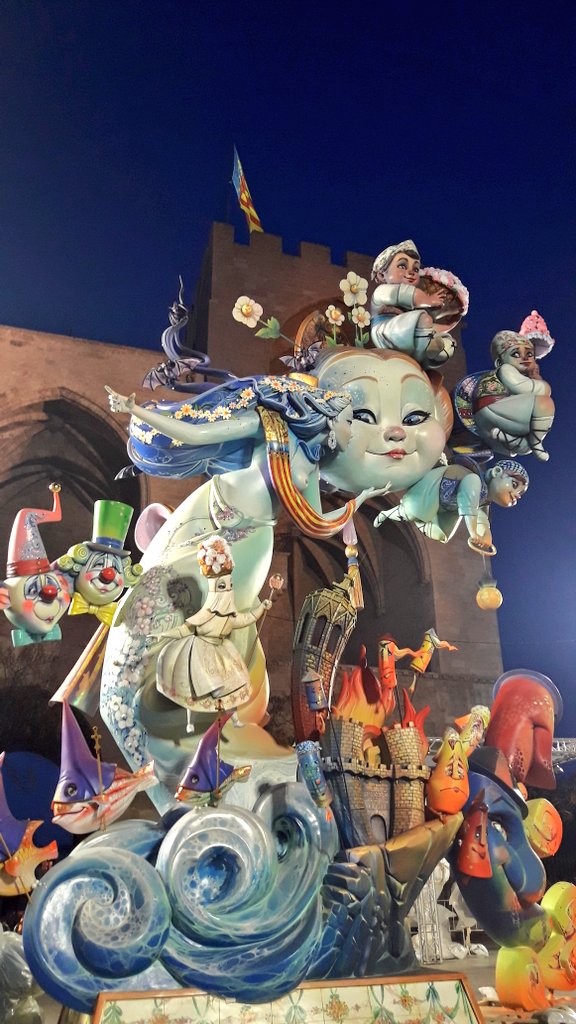 La_gata_bonita's tweet photo. 📍Falla Torres de Serrano 
#Fallas2022 #FallesValencia #valenciaenfalles #streetphotography https://t.co/OEI4co8eMe