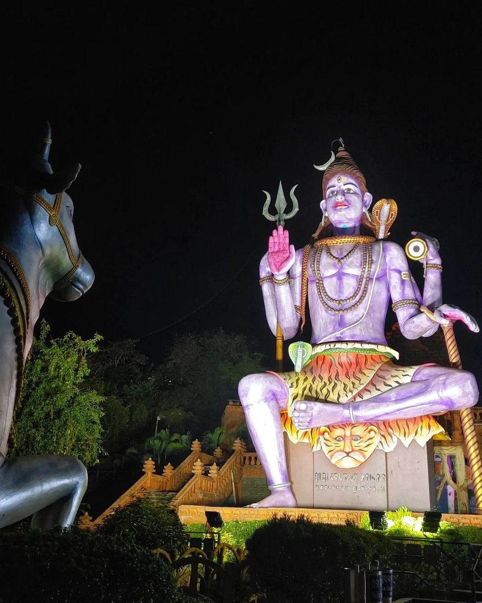 PureOdisha's tweet photo. One of the most beautiful temples of Odisha that most Odias don't know about. It's not just clean and beautiful, it's also the ninth tallest Lord Shiva statue in India.📍Lord Beleswar, Bhanjanagar, Ganjam, Odisha. 📸Clicks are by @PureOdisha
#bhanjanagar #beleswar #lordshiva https://t.co/eIkn1PvfIJ