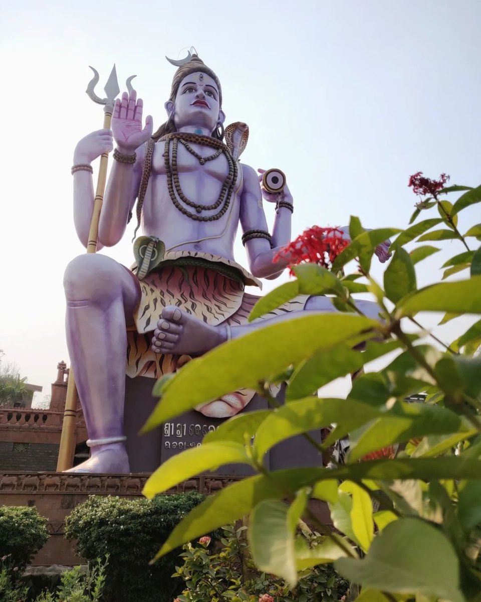 PureOdisha's tweet photo. One of the most beautiful temples of Odisha that most Odias don't know about. It's not just clean and beautiful, it's also the ninth tallest Lord Shiva statue in India.📍Lord Beleswar, Bhanjanagar, Ganjam, Odisha. 📸Clicks are by @PureOdisha
#bhanjanagar #beleswar #lordshiva https://t.co/eIkn1PvfIJ