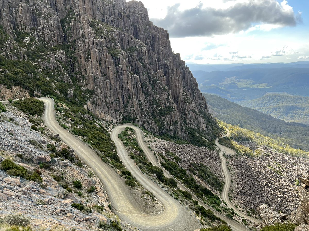 ocelotte's tweet photo. Drove up #JacobsLadder for a quick walk to #LeggesTor. Clear view across the Ben Lomond Plateau to #StacksBluff. https://t.co/FoT8aB0Oho